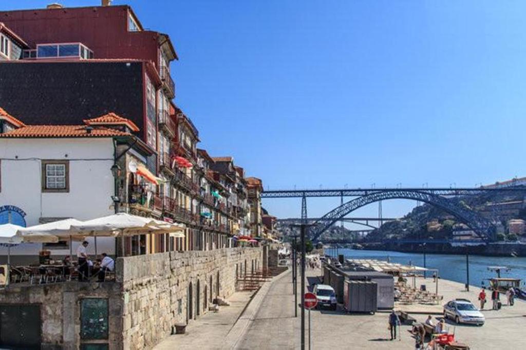 - River Front *